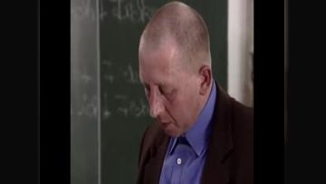 【欧美】 坏教师在教室里乱搞清纯的小美女