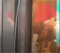 在饭桌上自慰被偷拍 mp4