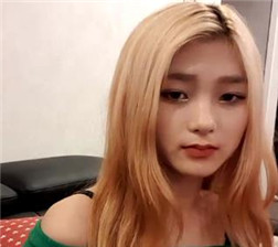 跟黄发美女一起自慰2 flv