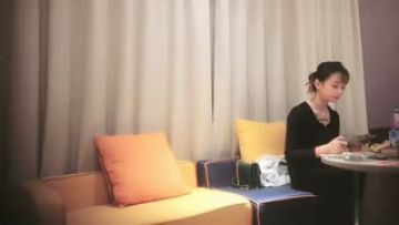 “我好痛,你别太用力了,真的太大了”,清纯白嫩的漂亮小美女被大屌男干的直求饶,哭了还在干她.国语!