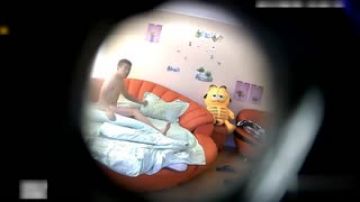 [酒店偷拍] 中年大叔带著苗条女大生偷偷开房~连续肏了3轮真耐操!!