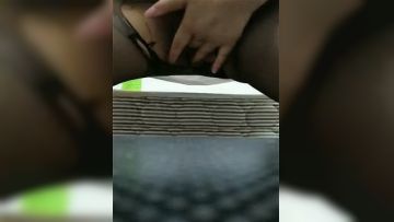 黑丝自慰喷水