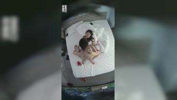 小旅馆偷拍夫妻草逼逼