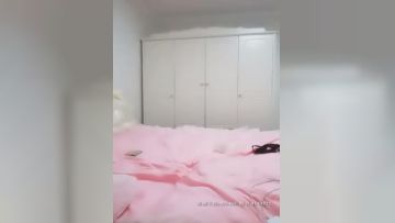 高颜值气质不错苗条妹子被炮友按摩器玩弄口口掰穴特写自摸呻吟娇喘非常诱人