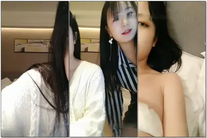 自拍小桃妹妹~床上熟女~床下笑萝莉，掰开嫩水BB穴陪哥哥们撩骚~闺蜜趴在旁边听播，准备跟着下海赚钱！